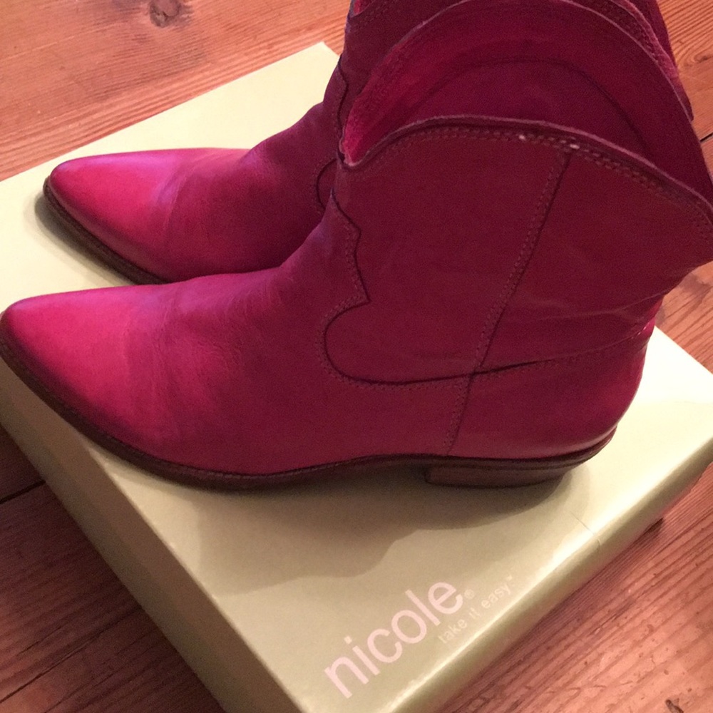 Nicole Boots